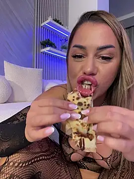 KirstieVegas live sex cam