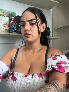 Sara-77 live sex cam
