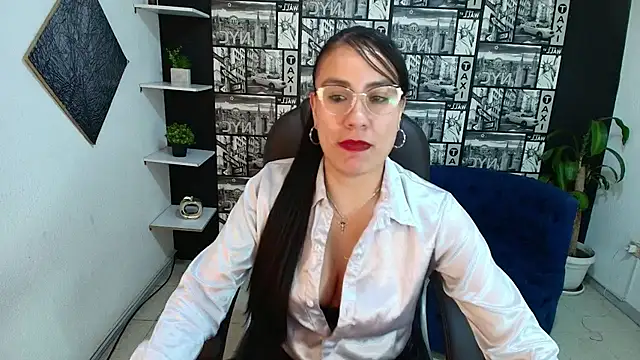 Agata-Moon live sex cam