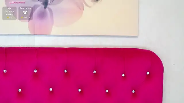 LoraDelNiro live sex cam