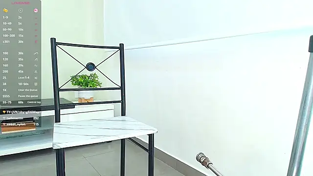 Sassy--Girl live sex cam