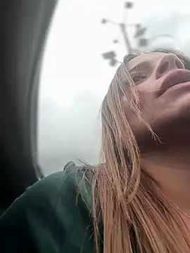 Gjynna-kiim live sex cam