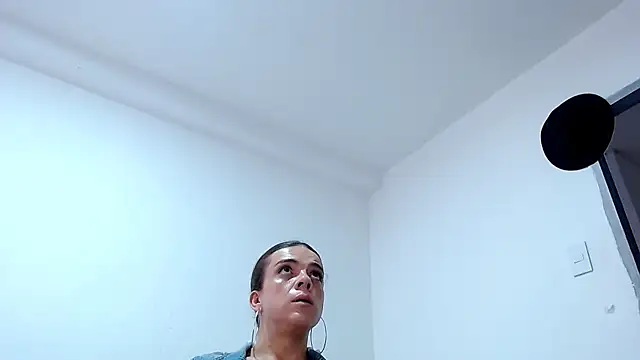 saara_johnson496 live sex cam