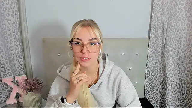 KristyHoney live sex cam