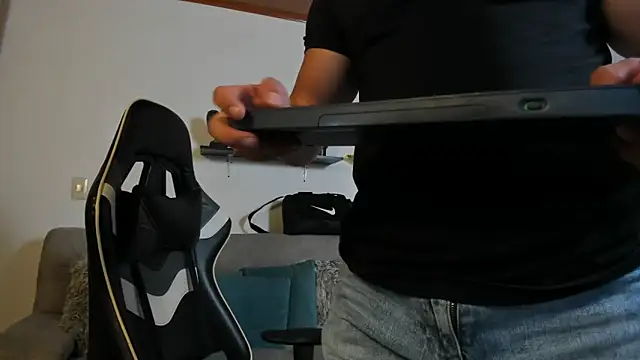 julian_wallace's cam snapshot