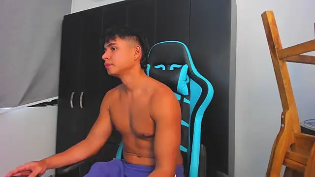 Bray_Kevin live sex cam