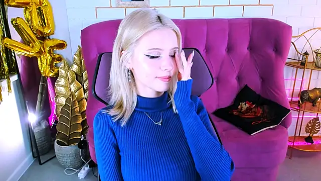 LeonaStane live sex cam