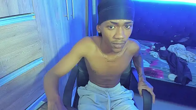 iteban_boy's cam snapshot