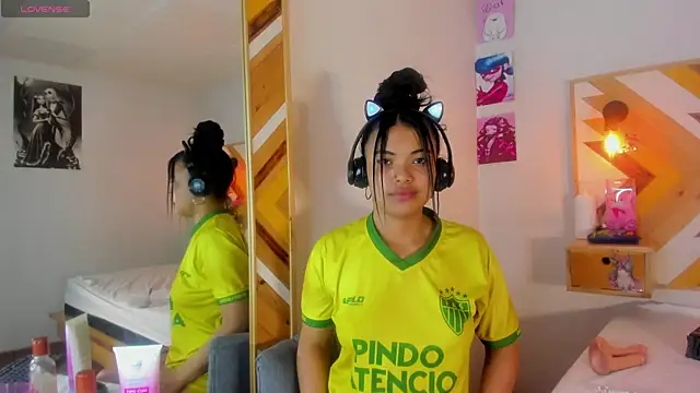 SoleneFontaine live sex cam