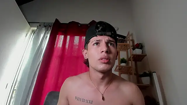 latiin_boy21's cam snapshot