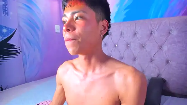 MaxiWildd live sex cam