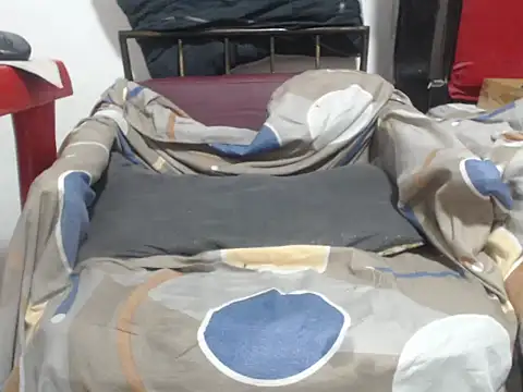 PONSE_LATINO live sex cam