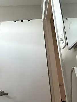 SafeinouterSpace live sex cam