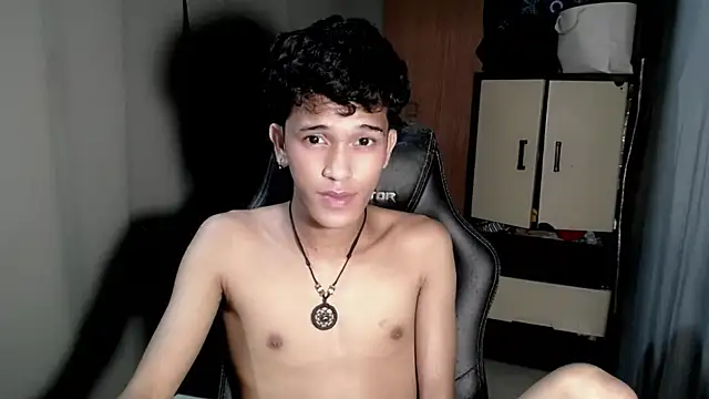 hugekenbigcock live sex cam