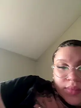 QueenNuttCollector live sex cam