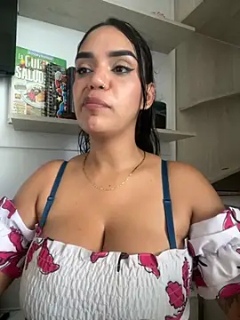 Sara-77 live sex cam