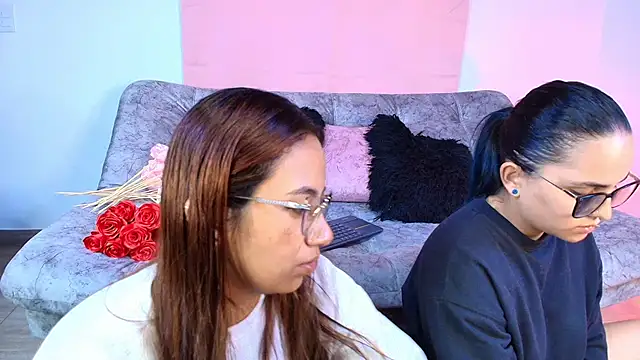 Jules_n_Gia live sex cam