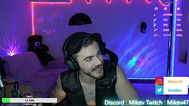 Mikev live sex cam