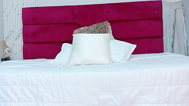 sara_saenz99 live sex cam