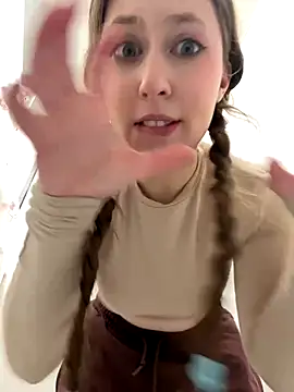 FroggyAnna live sex cam