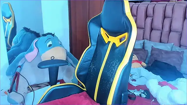 sara_slut21 live sex cam