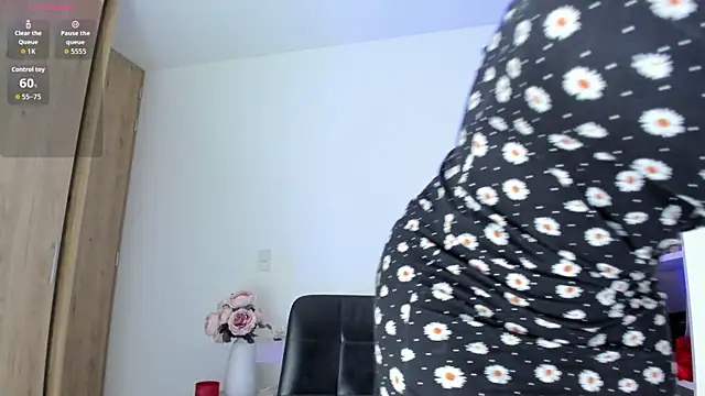 khloelatin live sex cam