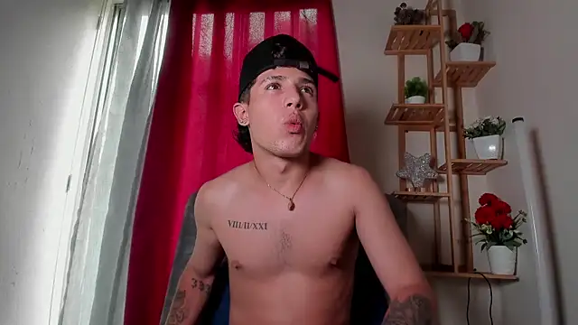 latiin_boy21's cam snapshot