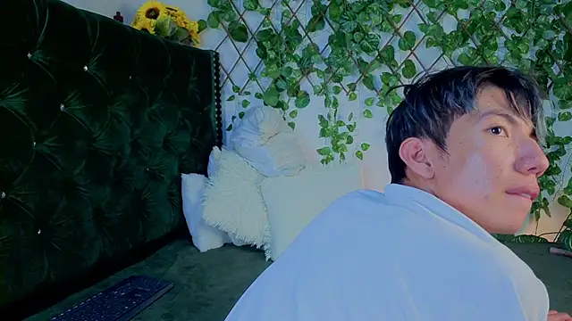 Levii_Ackermann live sex cam