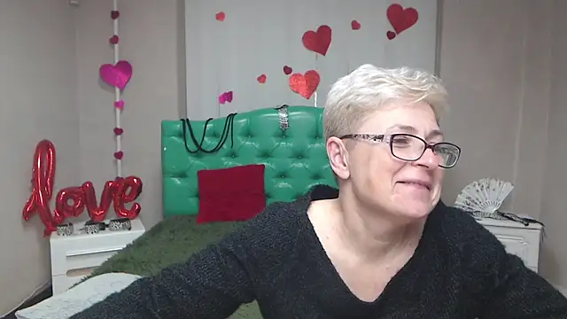 EmiliaGree live sex cam