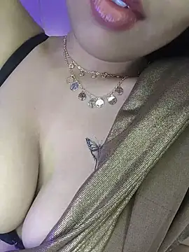 KARISHMA-STRIP live sex cam