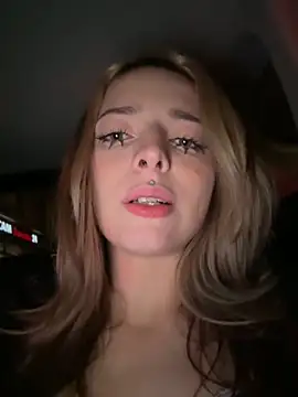 LoraaDoll live sex cam