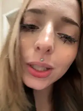 LoraaDoll live sex cam