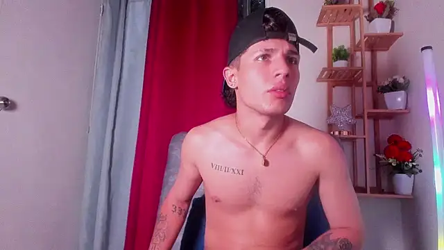 latiin_boy21's cam snapshot