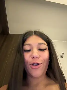 Alyshanon18 live sex cam