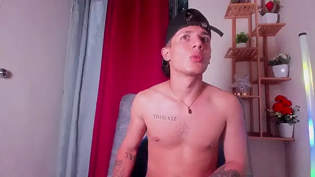 latiin_boy21's cam snapshot