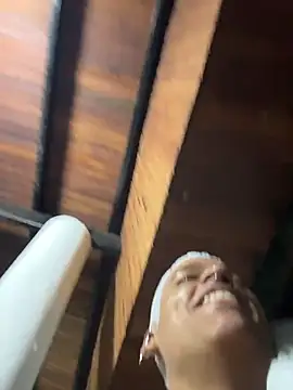 MrLeoLatino's cam snapshot