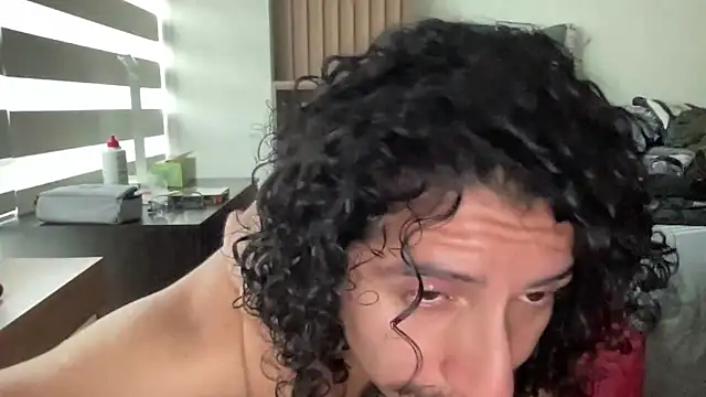 littlelatinhunter's cam snapshot