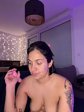 LaPetiteKim live sex cam