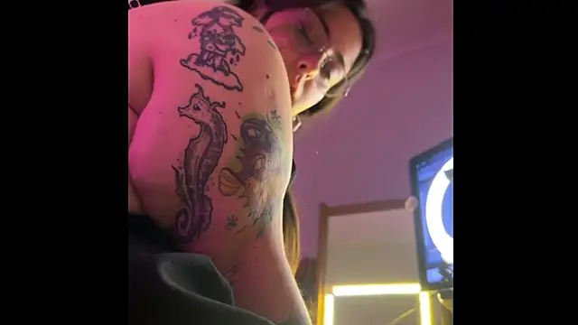 Mizztikaa live sex cam