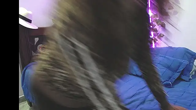 DominaLeona live sex cam