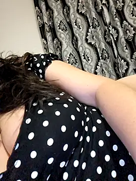 Ariana381 live sex cam