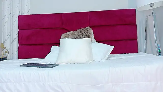 sara_saenz99 live sex cam