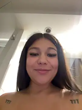 Alyshanon18 live sex cam