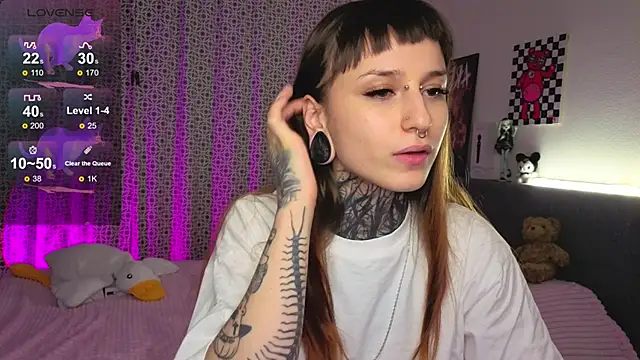 LilithPoison live sex cam
