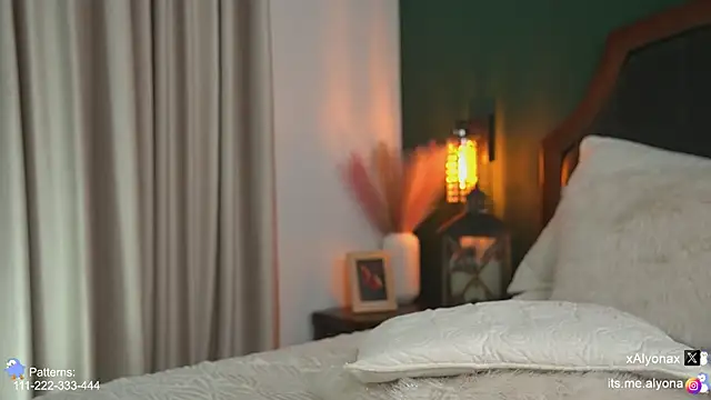 Alyonaqueen_ live sex cam