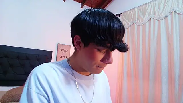 Isaac_Kurtt's cam snapshot