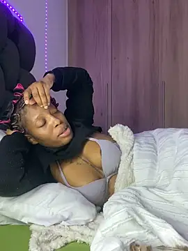 Diamondpussy97 live sex cam