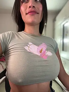 Emmily_19 live sex cam