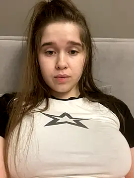 HornyGirlH live sex cam