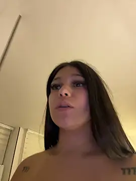Alyshanon18 live sex cam